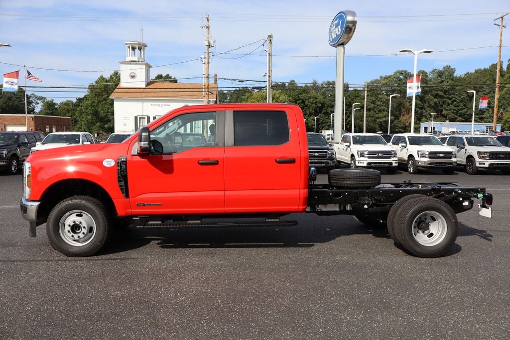2027 Ford F-350SD XL DRW Chassis