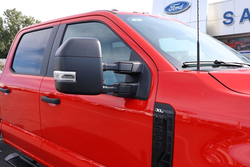 2027 Ford F-350SD XL DRW Chassis