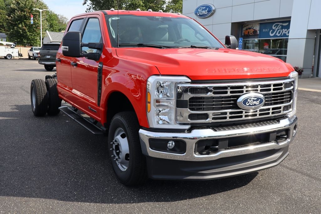 2027 Ford F-350SD XL DRW Chassis