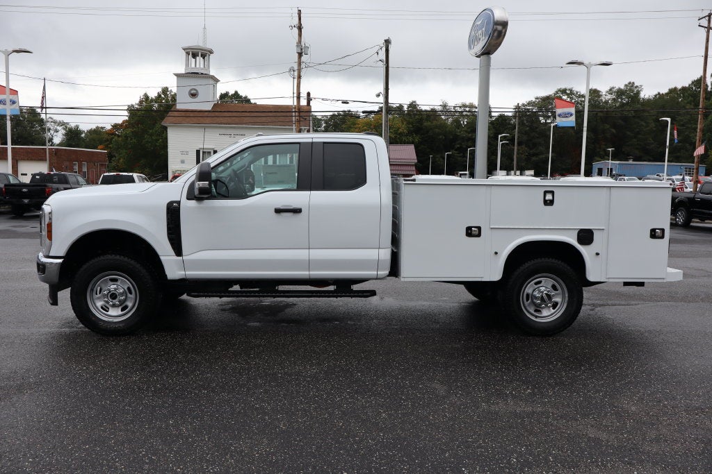 2027 Ford F-350SD XL w/9'Knapheide Service Body