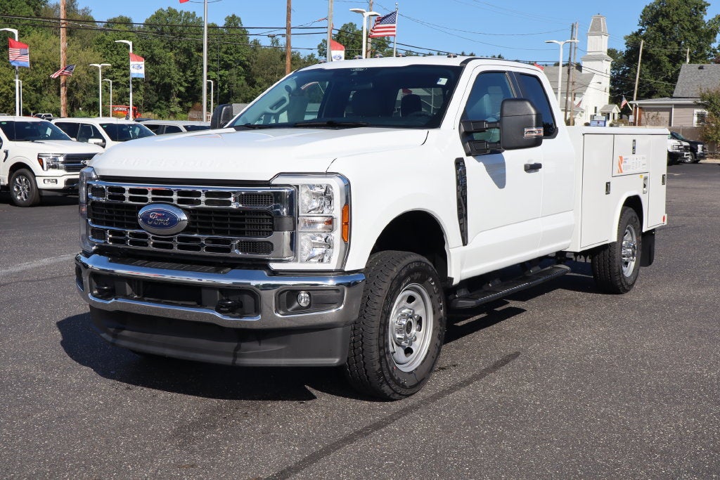 2026 Ford F-350SD XL w/9' Reading Classic II Service Body