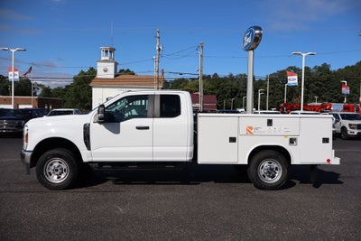2026 Ford F-350SD XL w/9' Reading Classic II Service Body