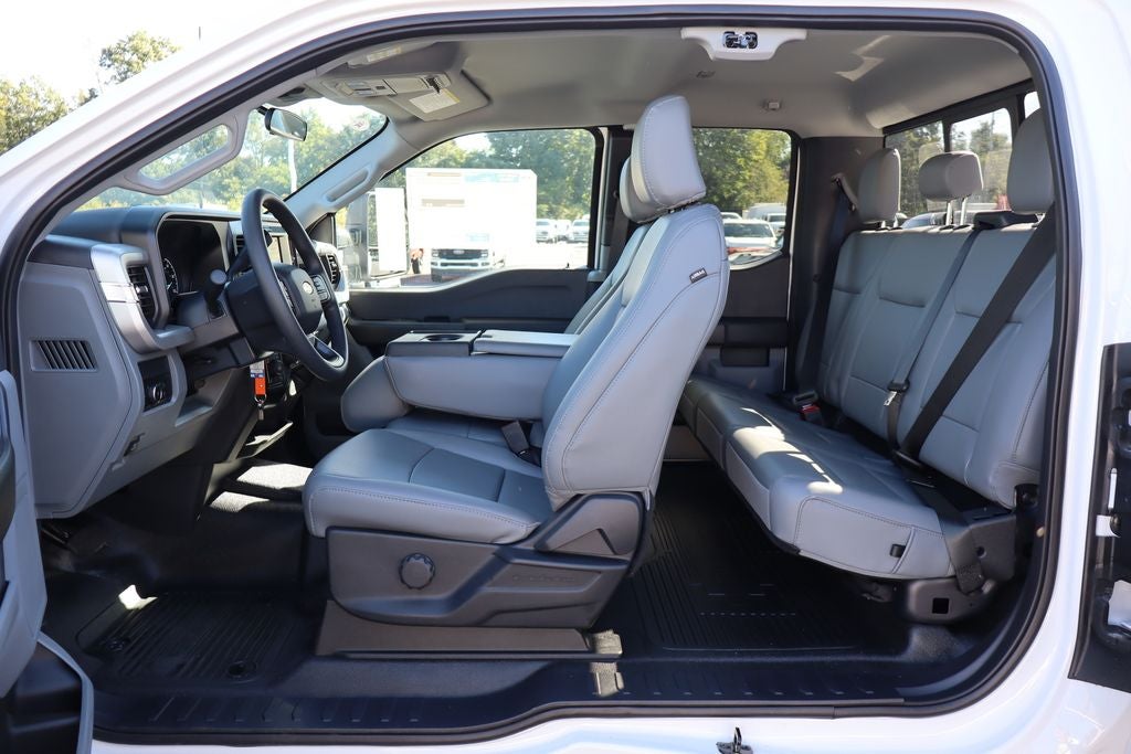 2026 Ford F-350SD XL w/9' Reading Classic II Service Body