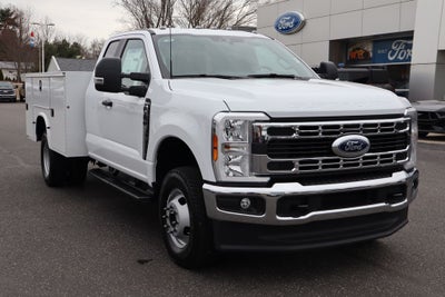 2026 Ford F-350SD XL DRW w/9' Knapheide Service Body