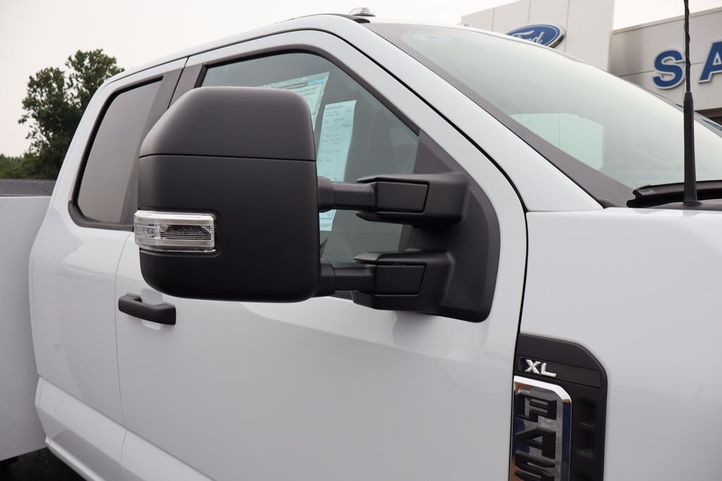2025 Ford F-450SD XL DRW w/9' Monroe Steel Service Pro Service Body