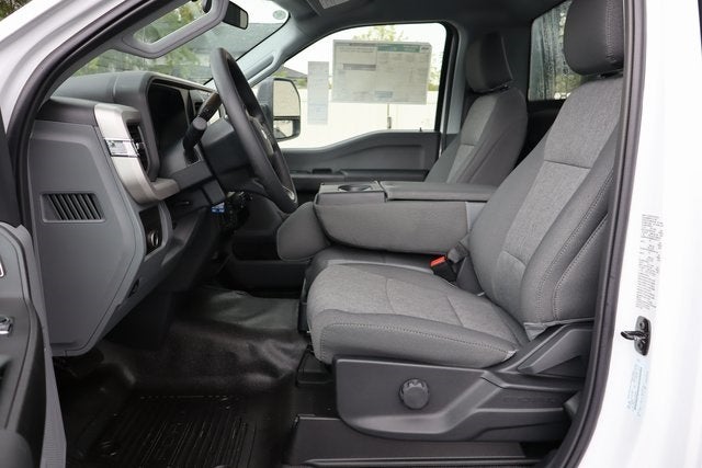 2026 Ford F-550SD XL DRW w/14' Knapheide Platform Body