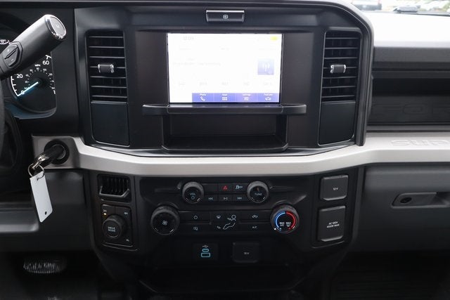 2026 Ford F-550SD XL DRW w/14' Knapheide Platform Body