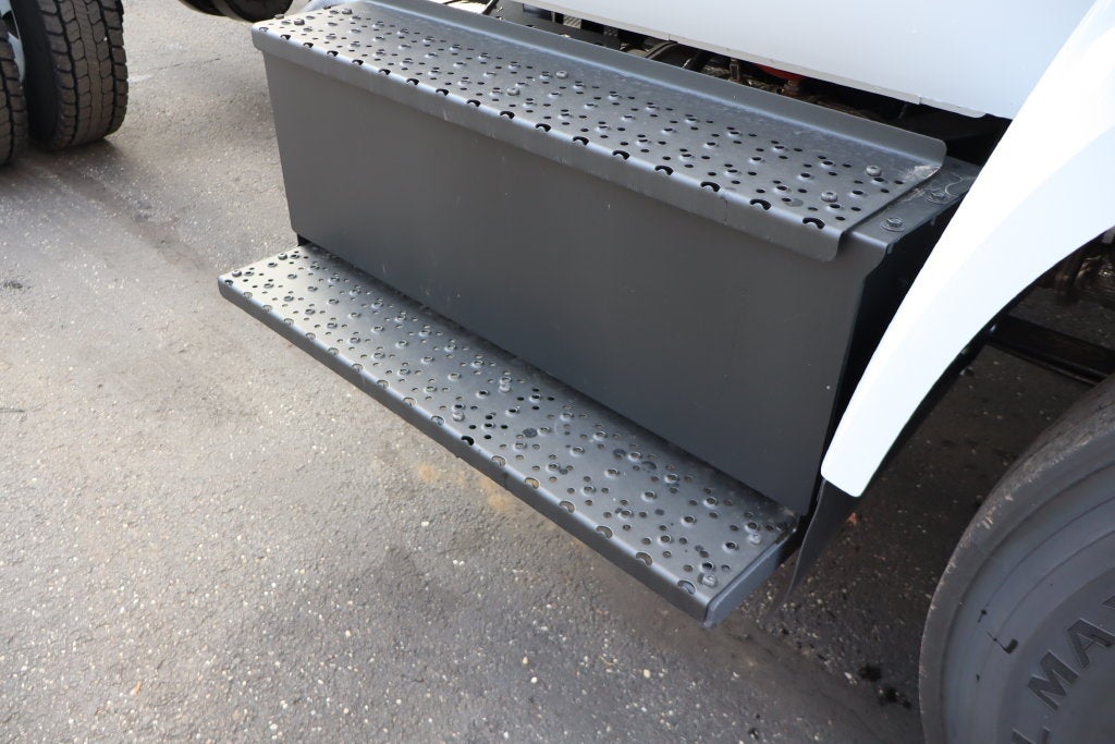 2027 Ford F-650SD Chassis DRW