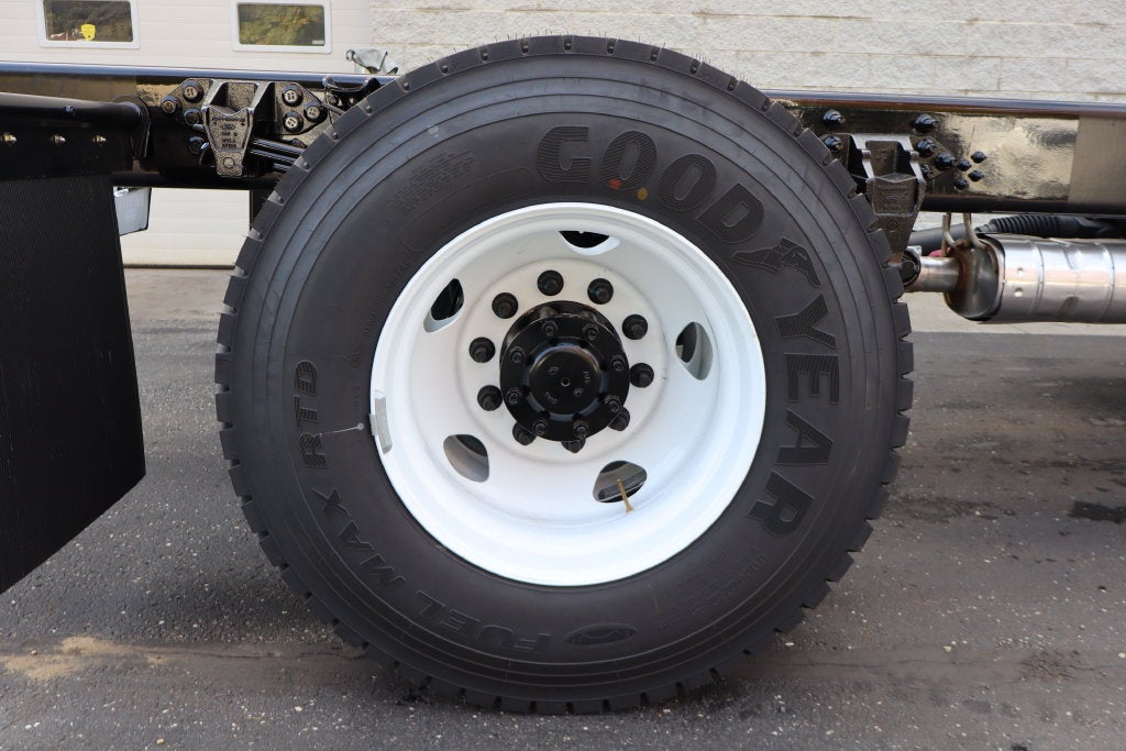 2027 Ford F-750SD Chassis DRW