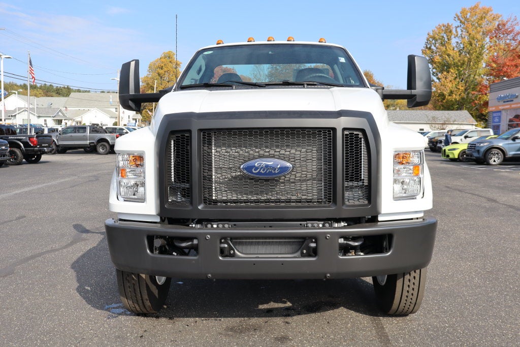 2027 Ford F-750SD Chassis DRW