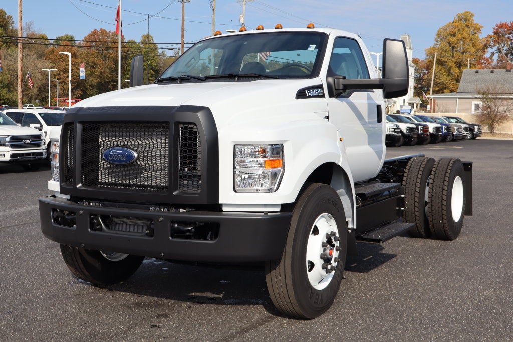 2027 Ford F-750SD Chassis DRW