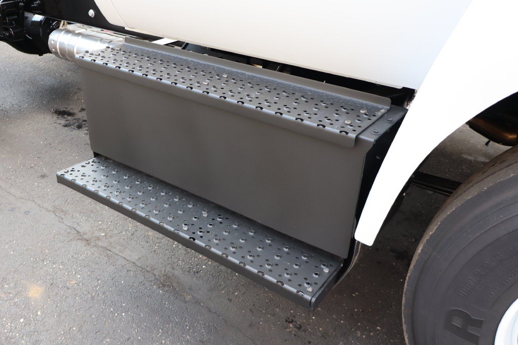 2027 Ford F-750SD Chassis DRW