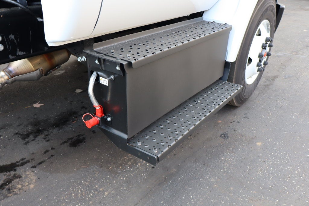 2027 Ford F-750SD Chassis DRW