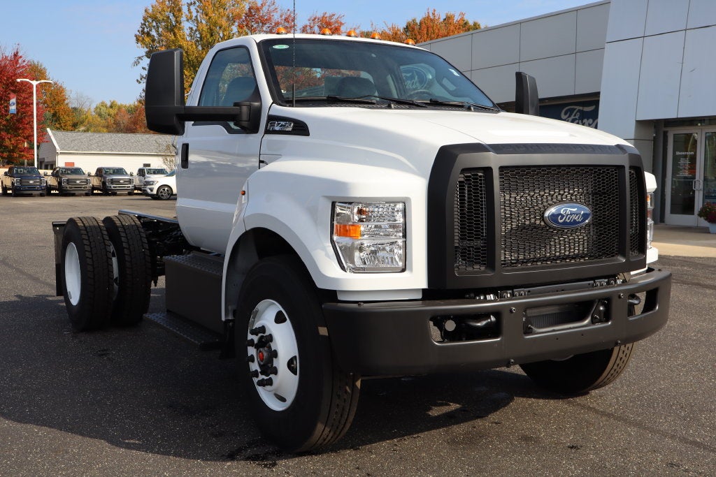 2027 Ford F-750SD Chassis DRW