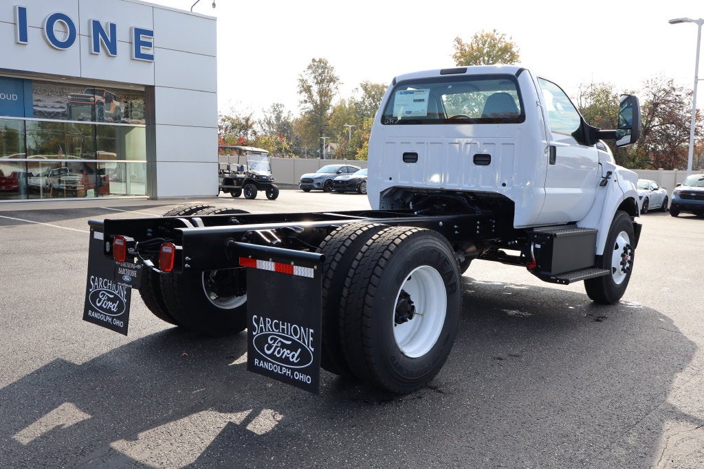 2027 Ford F-750SD Chassis DRW