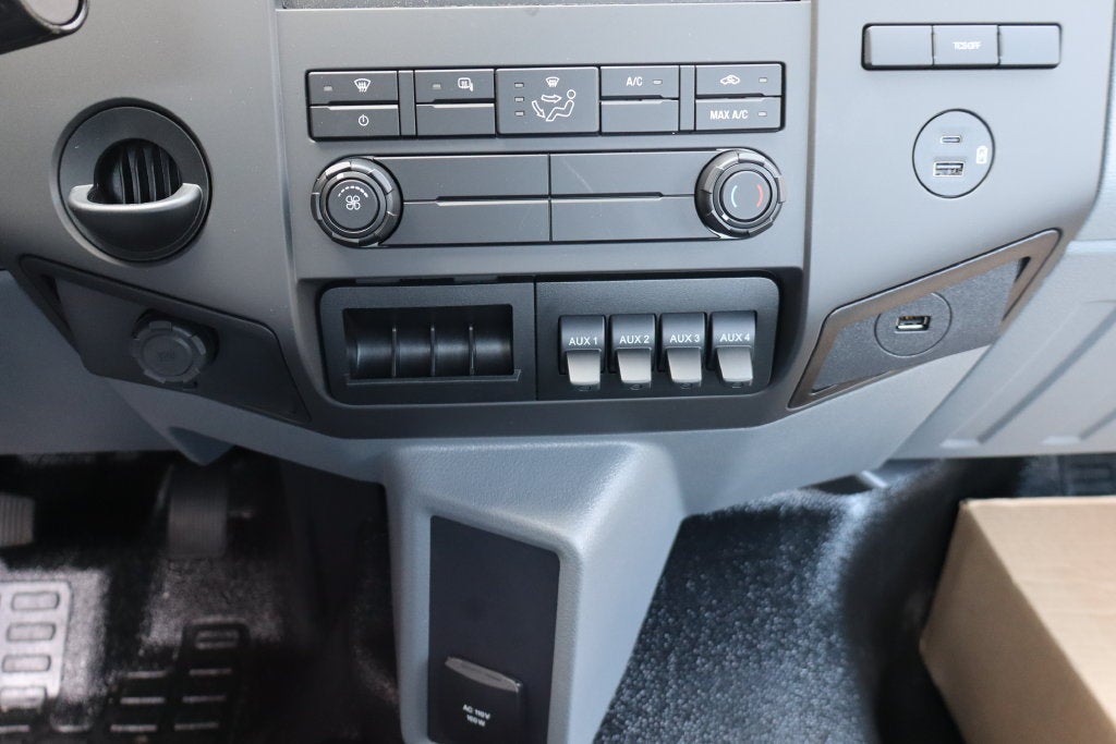 2027 Ford F-750SD Chassis DRW