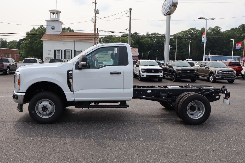 2026 Ford F-350SD XL DRW Chassis