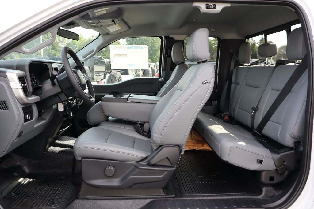2027 Ford F-550SD XL DRW Chassis