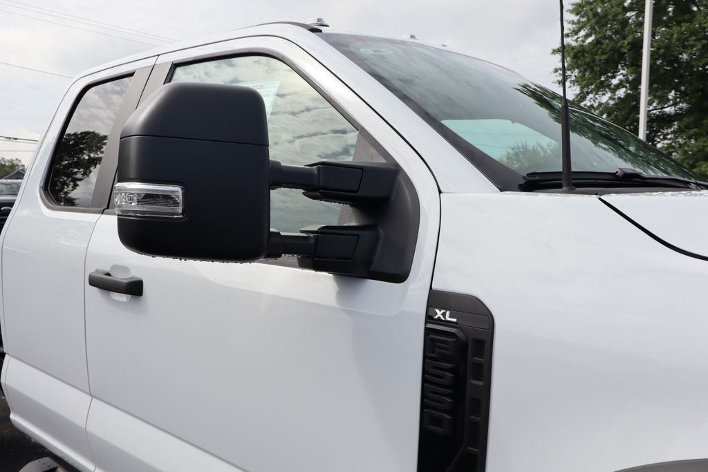2027 Ford F-550SD XL DRW Chassis