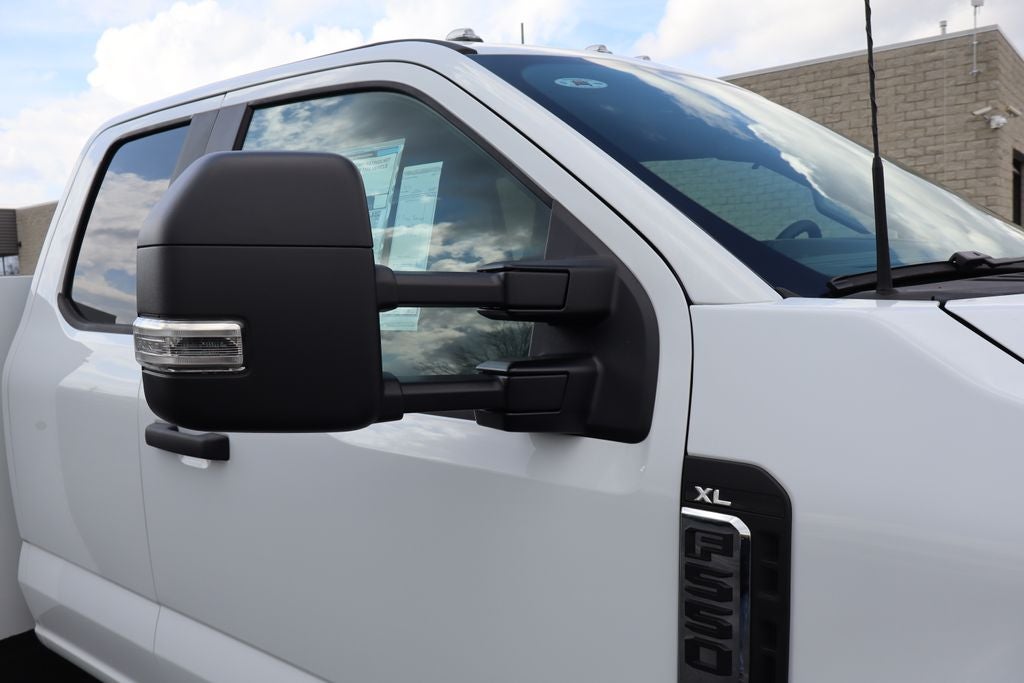 2026 Ford F-550SD XL DRW w/11' Knapheide Service Body