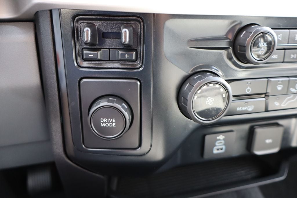 2023 Ford F-550SD XLT DRW w/ 16.5' Unicell Cargo Box