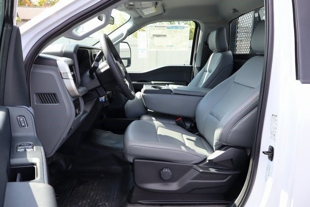 2025 Ford F-550SD XL DRW w/16' Morgan ProStake Stake Body