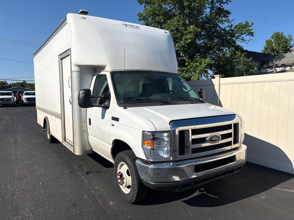 2018 Ford E-350SD Cutaway DRW w/Cargo Box