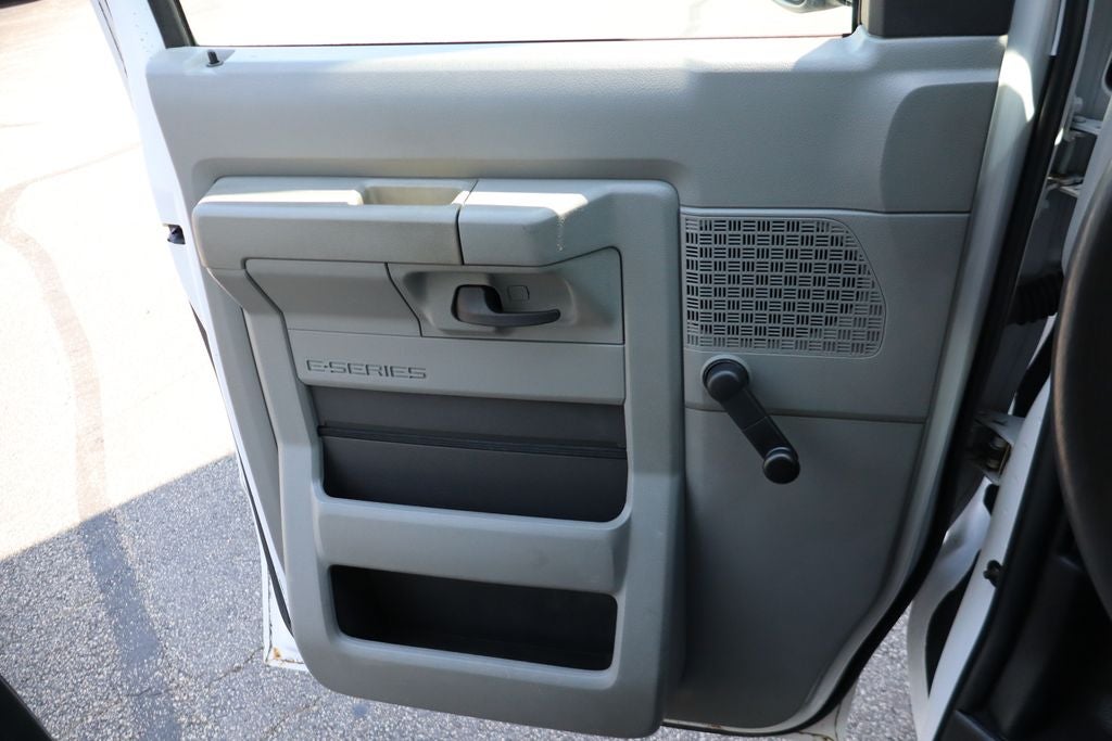 2018 Ford E-350SD Cutaway DRW w/19' Rockport Cargo Box