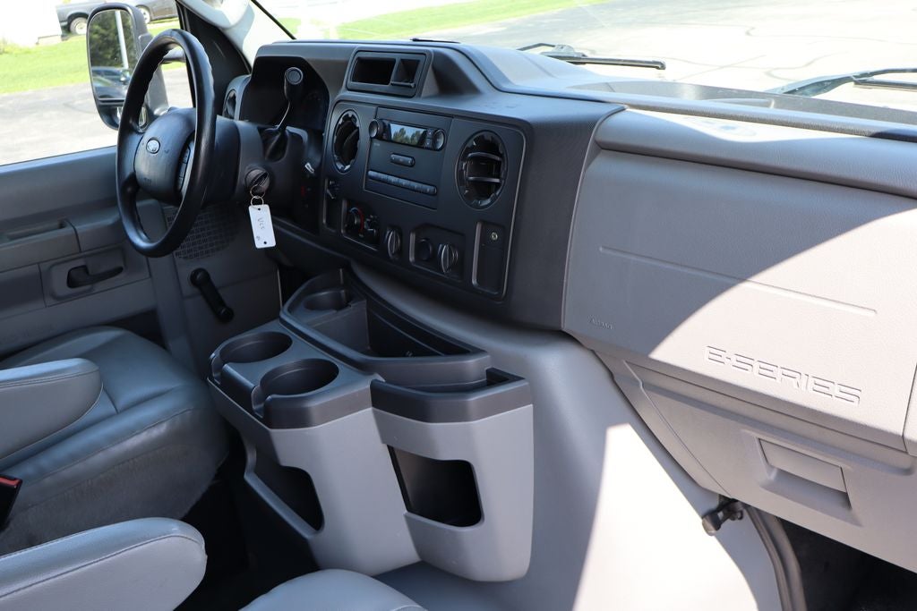 2018 Ford E-350SD Cutaway DRW w/19' Rockport Cargo Box