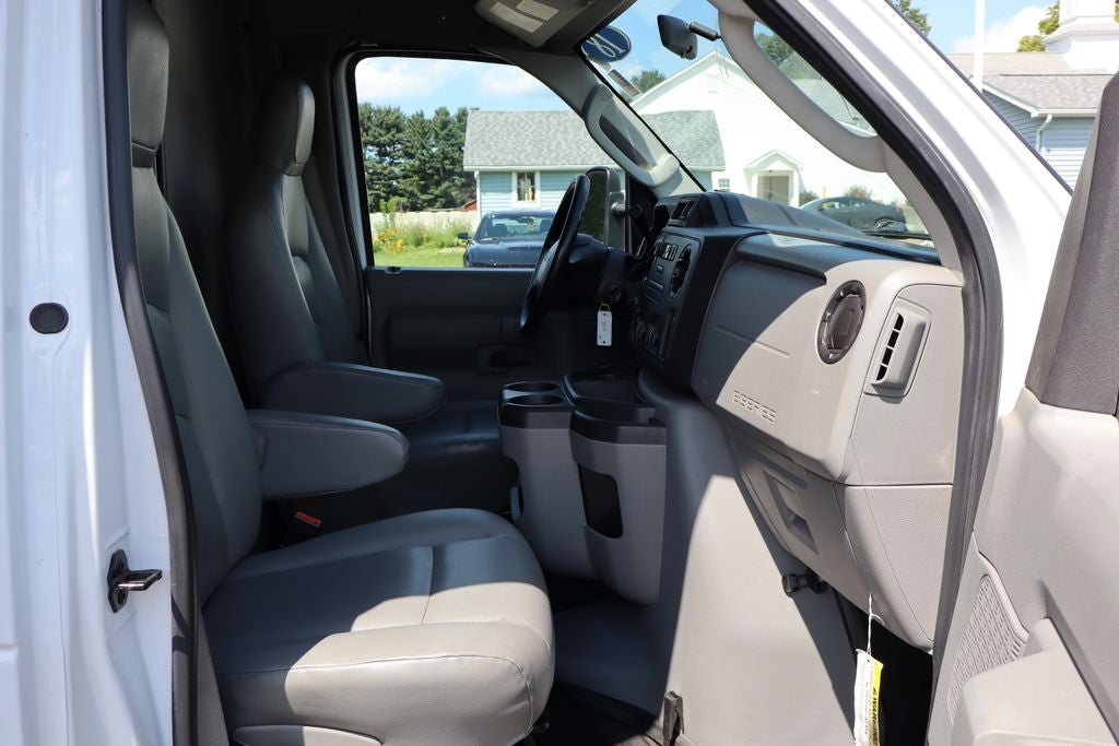 2018 Ford E-350SD Cutaway DRW w/19' Rockport Cargo Box