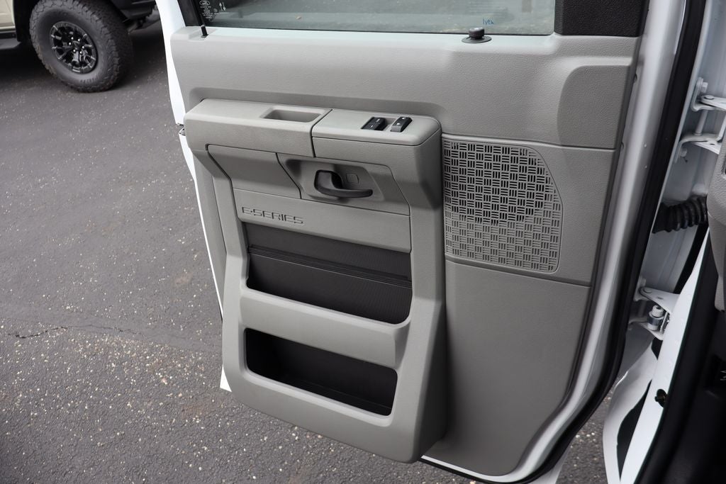2024 Ford E-350SD Cutaway w/13' Supreme Refrigerator/Freezer Cargo Box