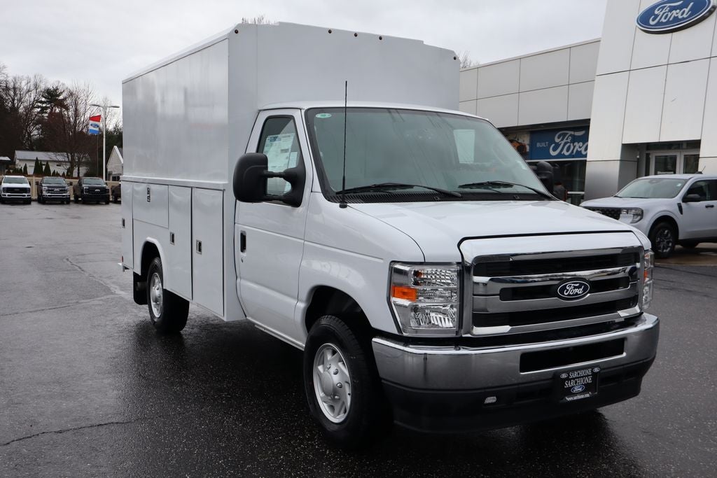 2026 Ford E-350SD Cutaway w/6.25' Reading Enclosed Service Body