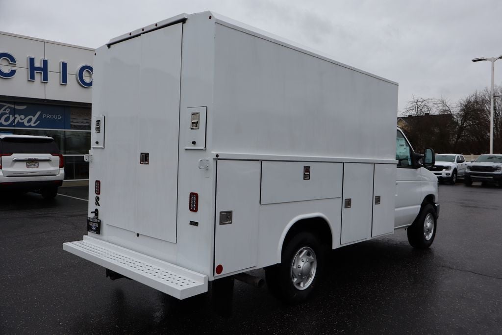 2026 Ford E-350SD Cutaway w/6.25' Reading Enclosed Service Body