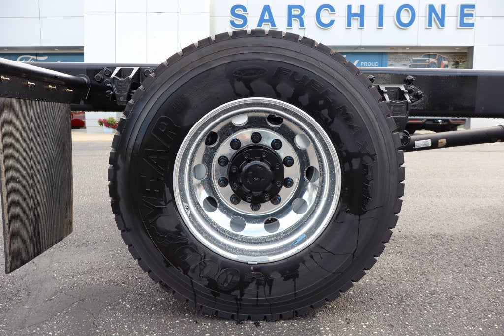 2027 Ford F-750SD DRW Chassis