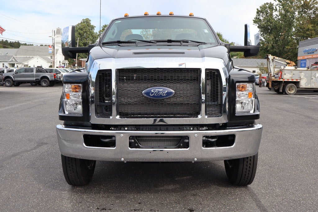 2027 Ford F-750SD DRW Chassis