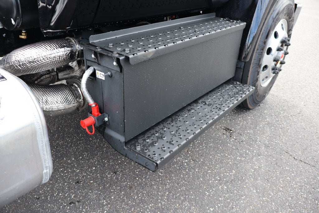 2027 Ford F-750SD DRW Chassis