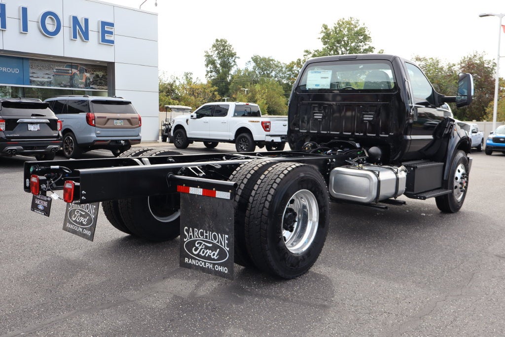 2027 Ford F-750SD DRW Chassis