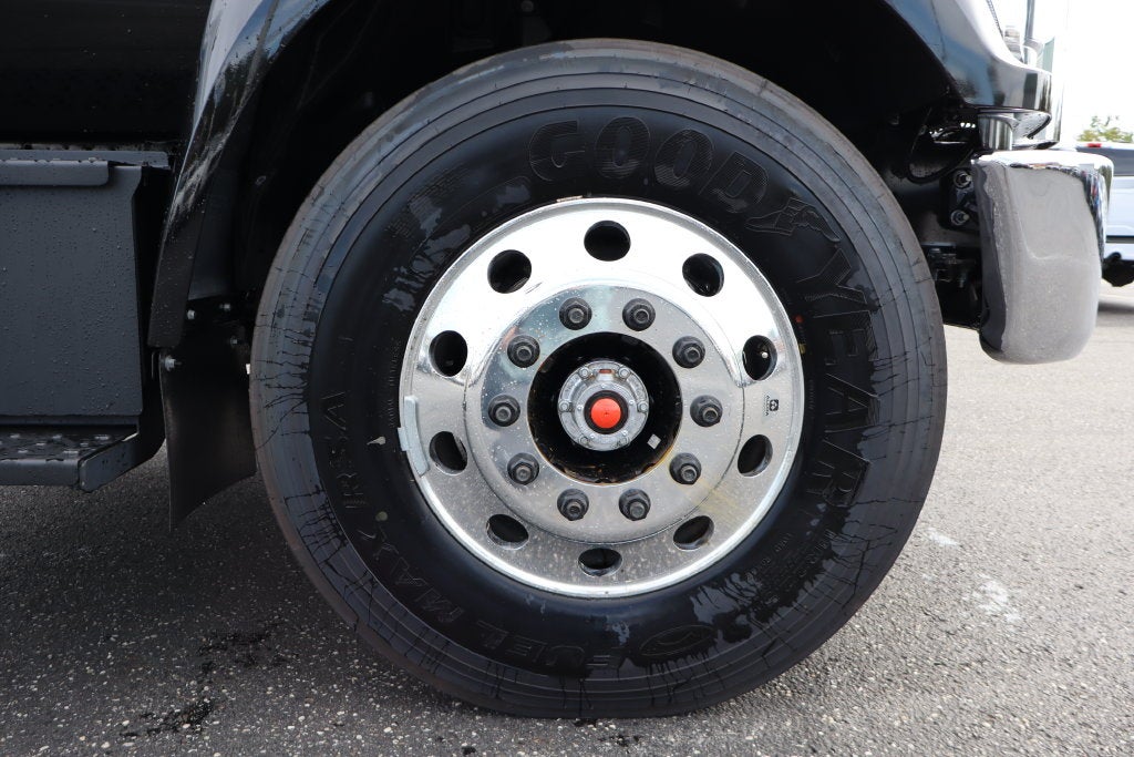 2027 Ford F-750SD DRW Chassis