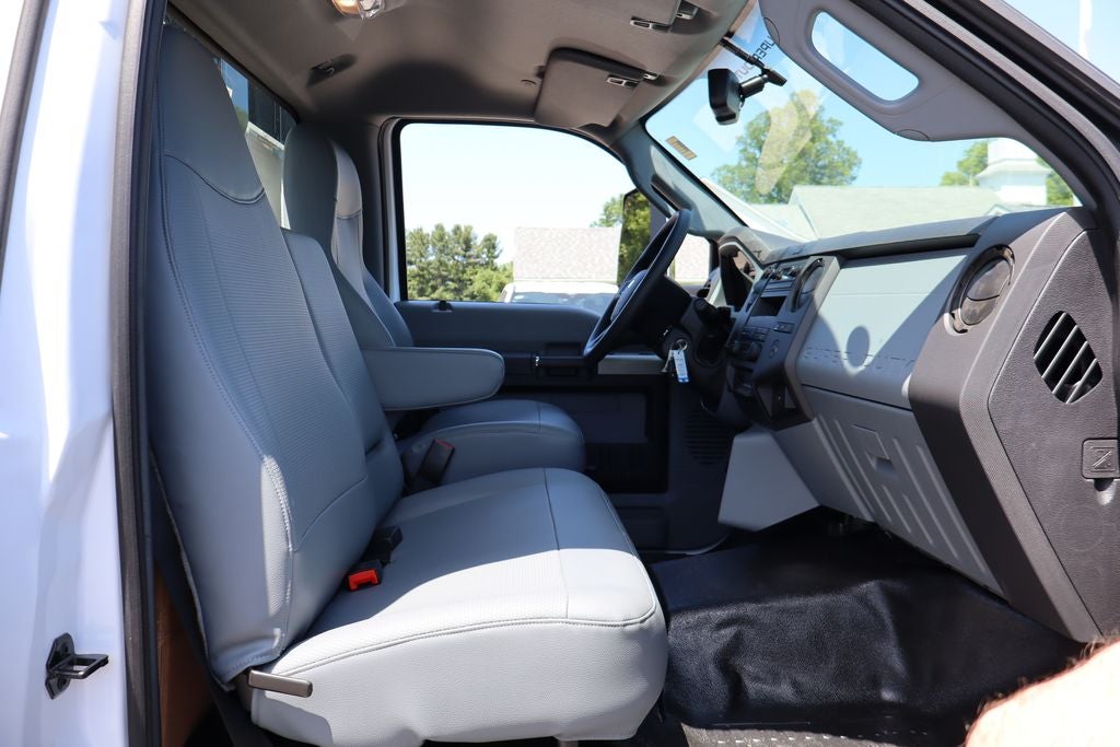 2026 Ford F-750SD DRW w/26' Cross Platform Body