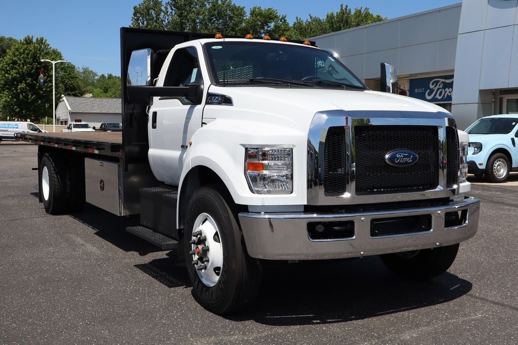 2026 Ford F-750SD DRW w/26' Cross Platform Body