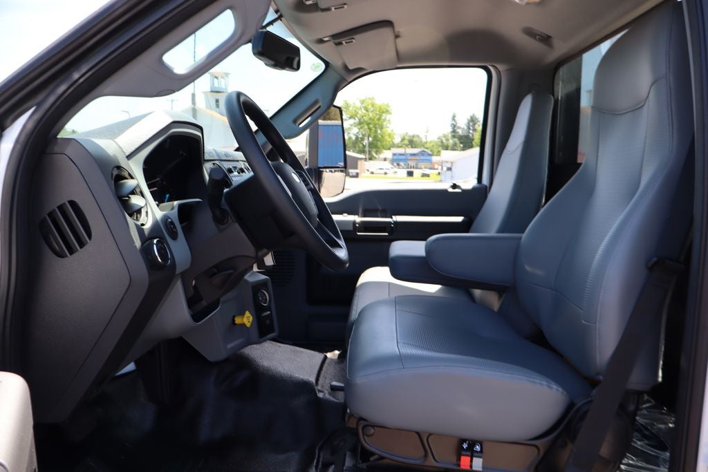 2026 Ford F-750SD DRW w/26' Cross Platform Body
