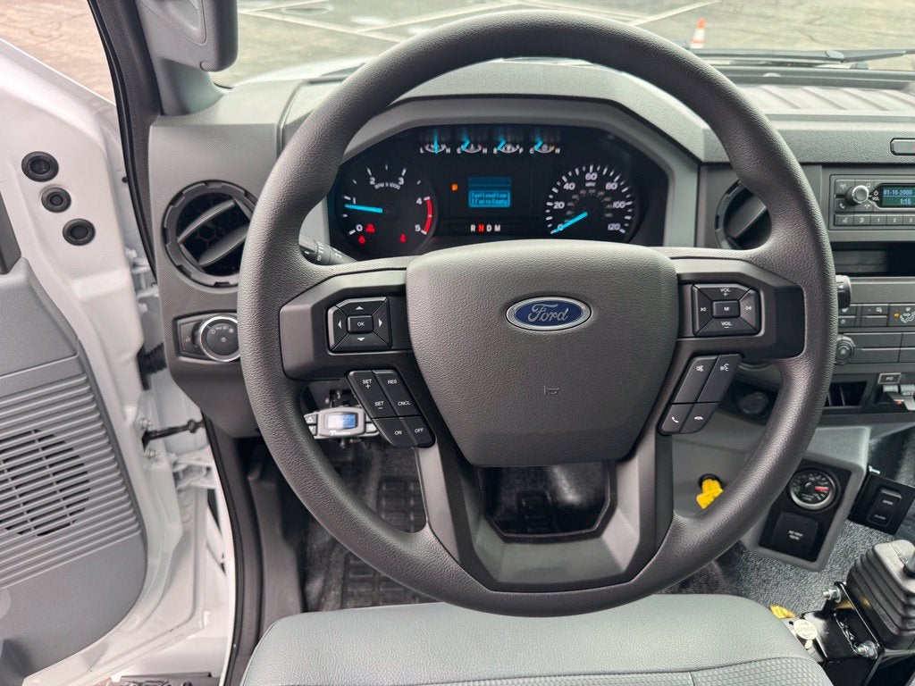 2027 Ford F-750SD Base DRW