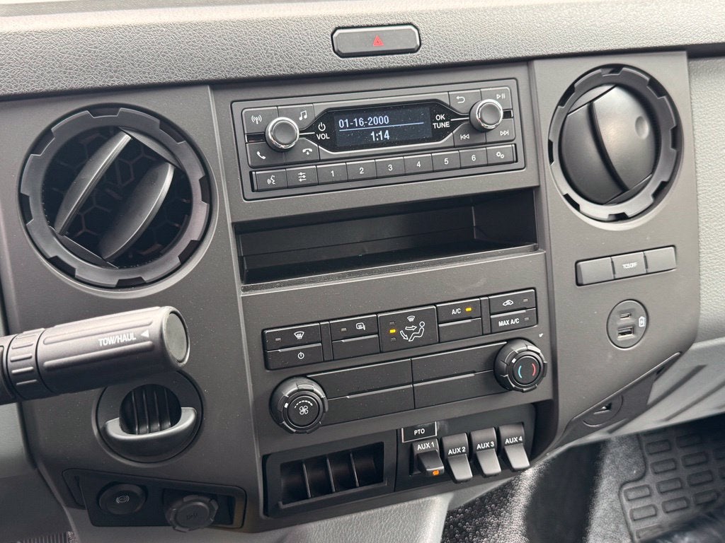 2027 Ford F-750SD Base DRW