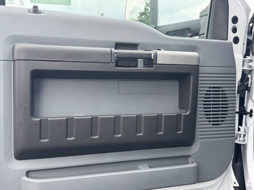 2027 Ford F-750SD Base DRW