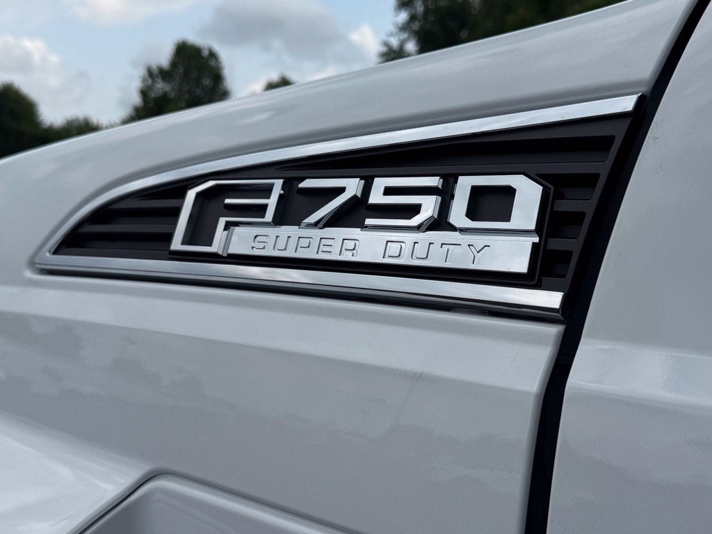 2027 Ford F-750SD Base DRW