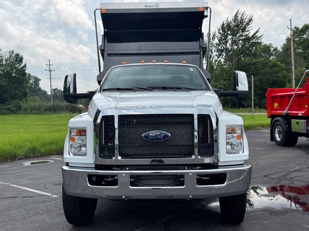 2027 Ford F-750SD Base DRW