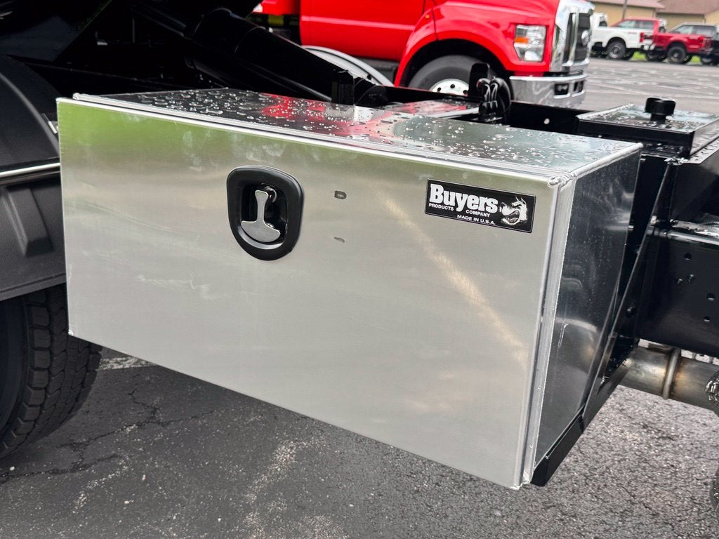 2027 Ford F-750SD Base DRW
