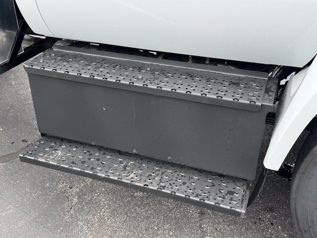 2027 Ford F-750SD Base DRW