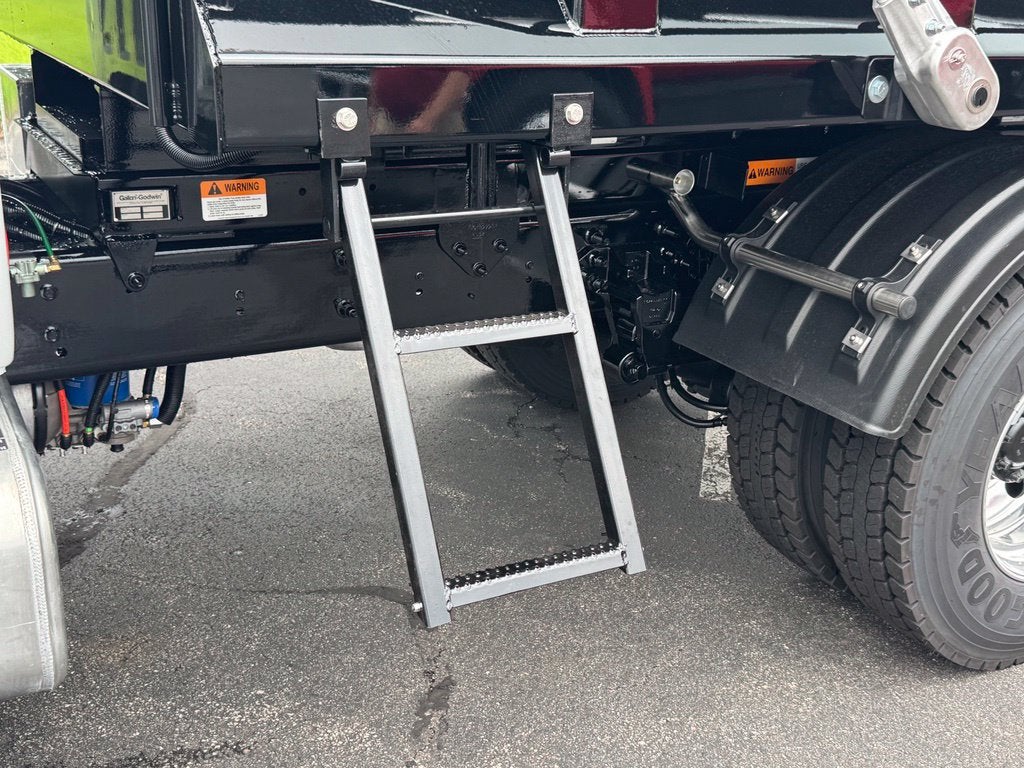 2027 Ford F-750SD Base DRW