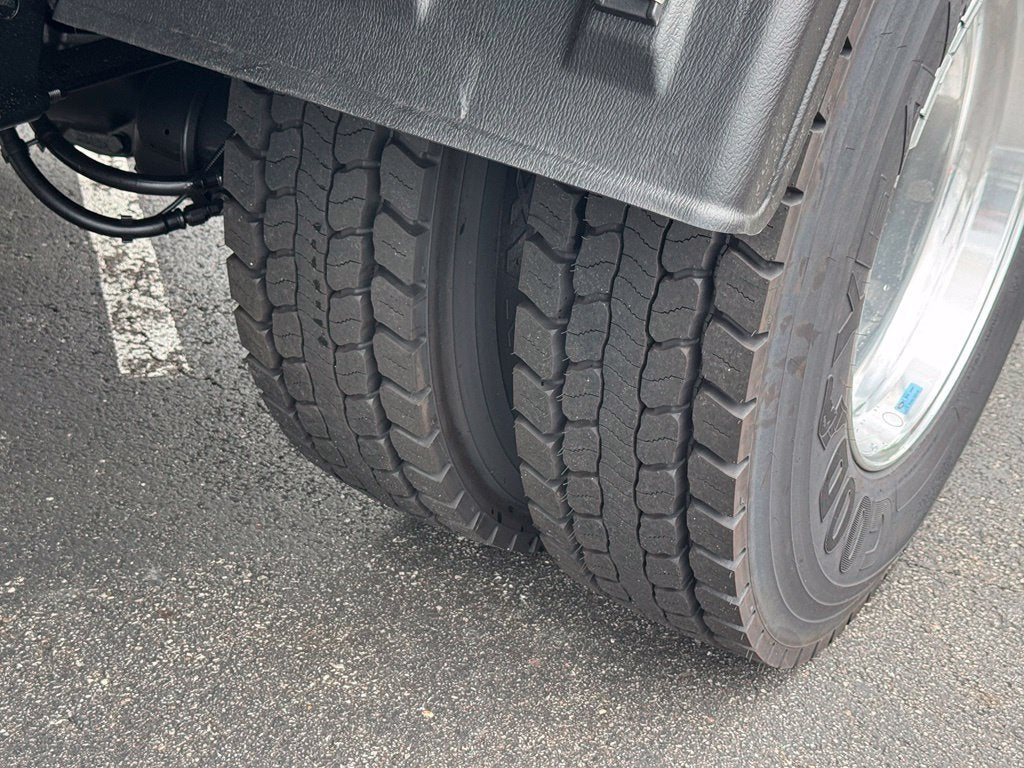 2027 Ford F-750SD Base DRW